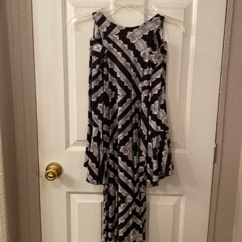 Black and white dress. Never worn. Tags on. XS. Cold shoulder.